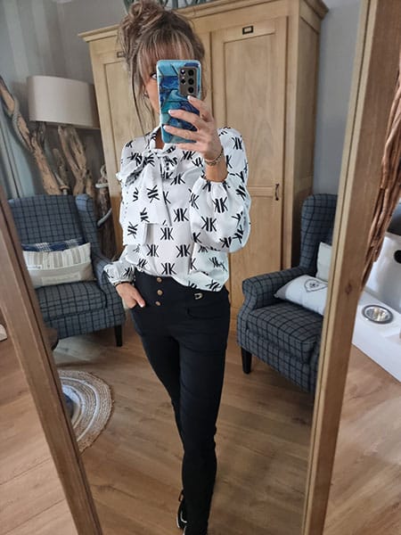 Blouse blanche imprimés motifs – Image 3