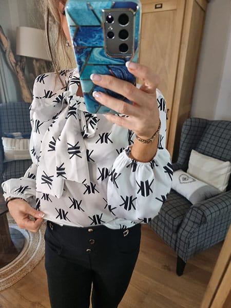 Blouse blanche imprimés motifs – Image 4