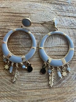 Boucles d oreilles pendantes gris/ taupe