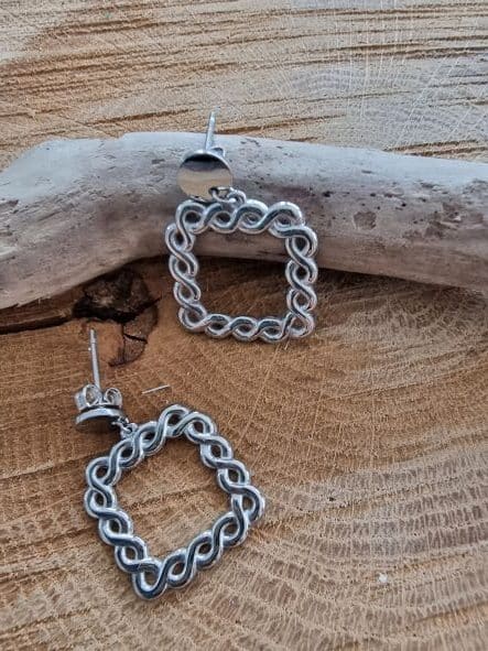 Boucles d'oreilles carrées argentées – Image 3