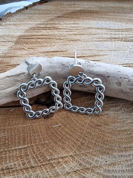 Boucles d'oreilles carrées argentées – Image 4