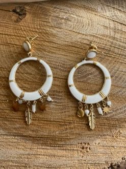 Alternative view of Boucles d'oreilles pendantes pampilles blanches