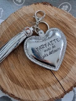 Porte clé argent "parfaite avec de jolis défauts"