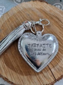 Alternative view of Porte clé argent "parfaite avec de jolis défauts"