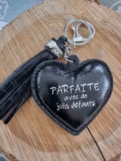 Porte clé noir "parfaite avec de jolis défauts"