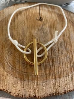 Ras cou cordon blanc