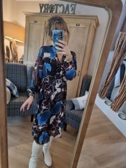 Robe bleue ceinture cercle