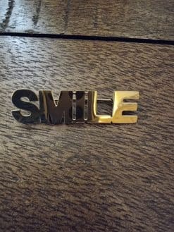 Alternative view of Broche "Smile"