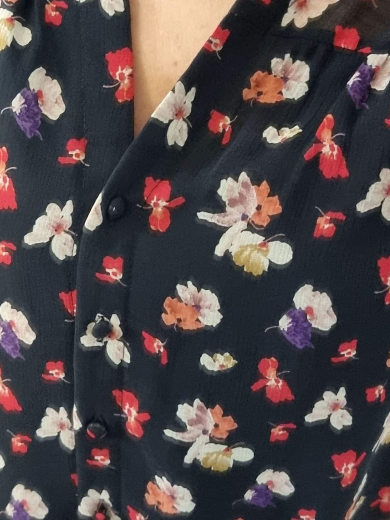 Chemisier floral Rouge et Noir – Image 4
