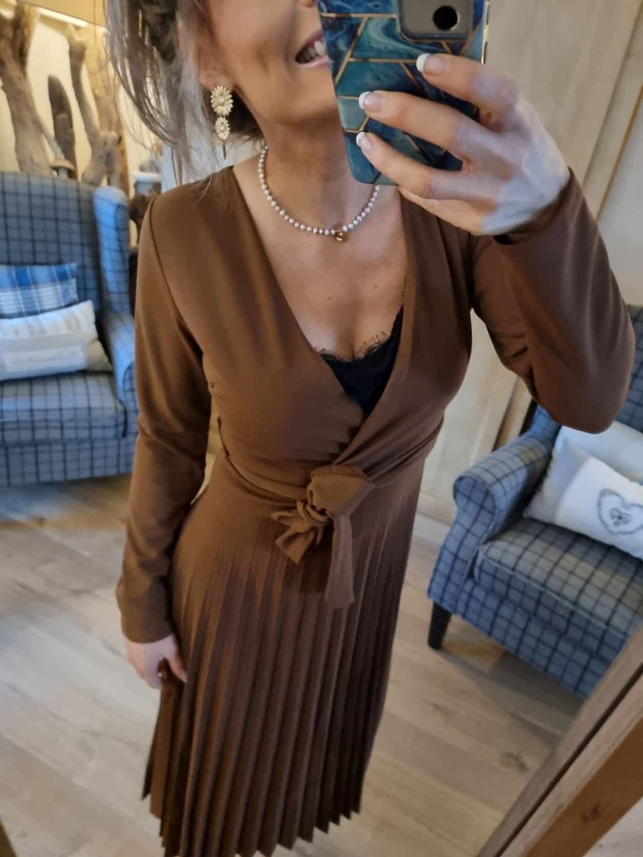 Robe Cache Coeur plissée COFFEE – Image 4