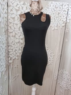 Alternative view of Robe noire asymétrique