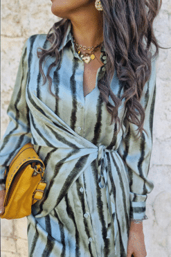 Alternative view of Robe Hallie