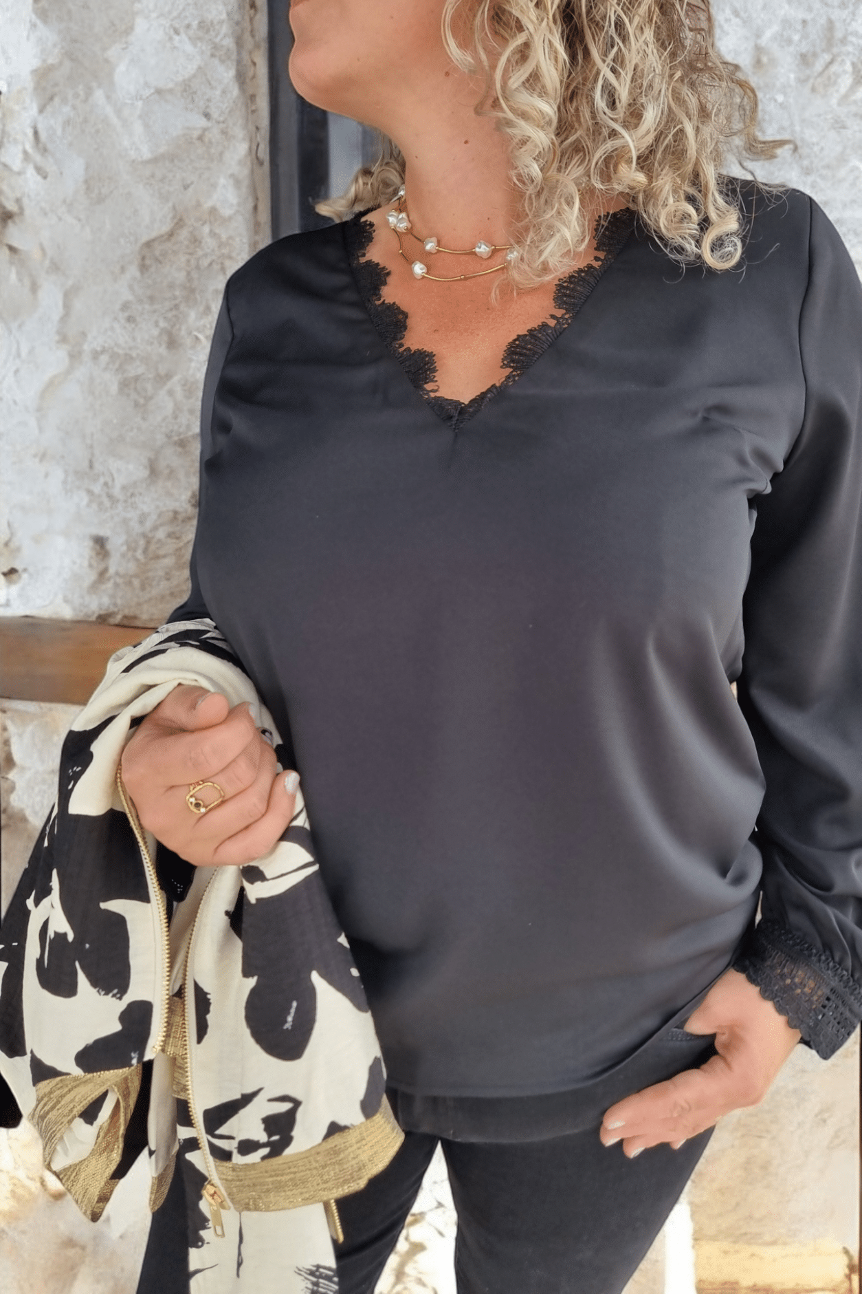 Blouse Brodée Noire – Image 3