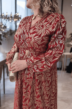 Alternative view of Robe Lynda