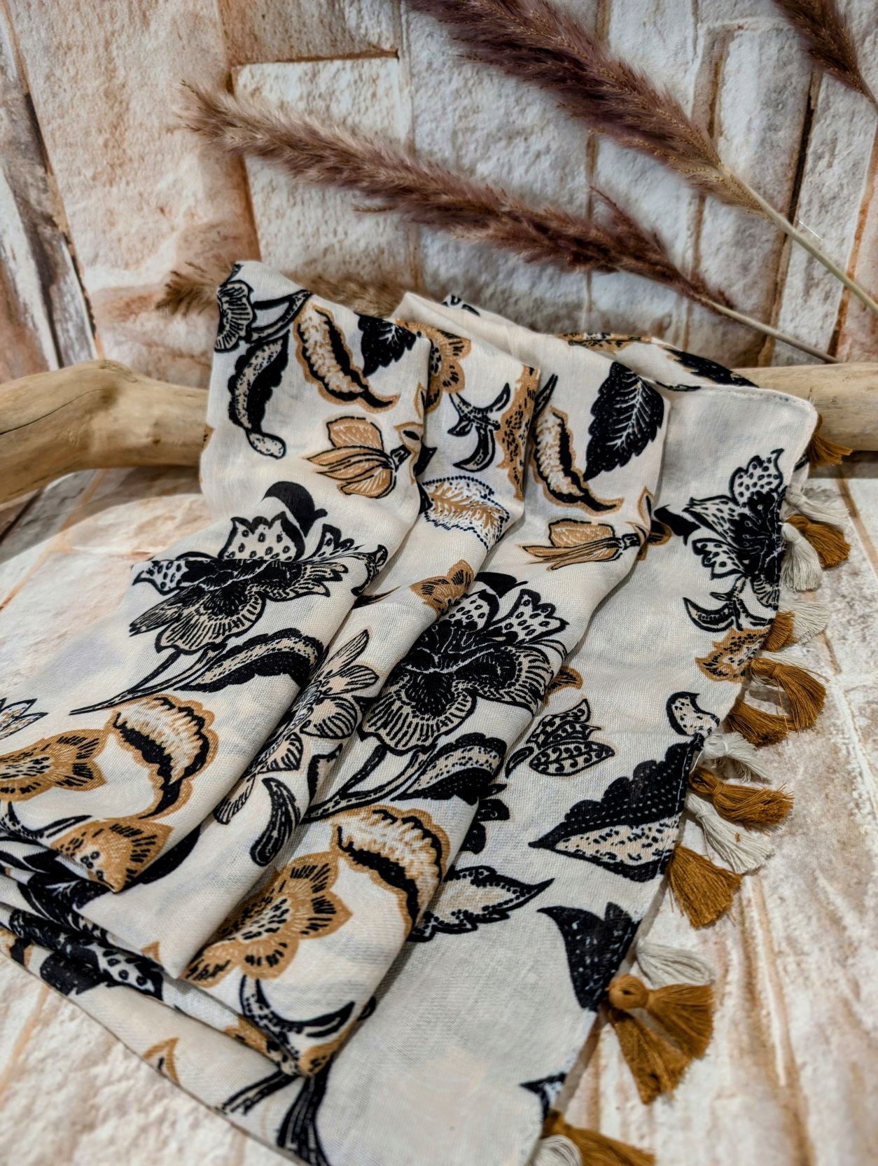 Echarpe Fleur Beige Pompon – Image 2