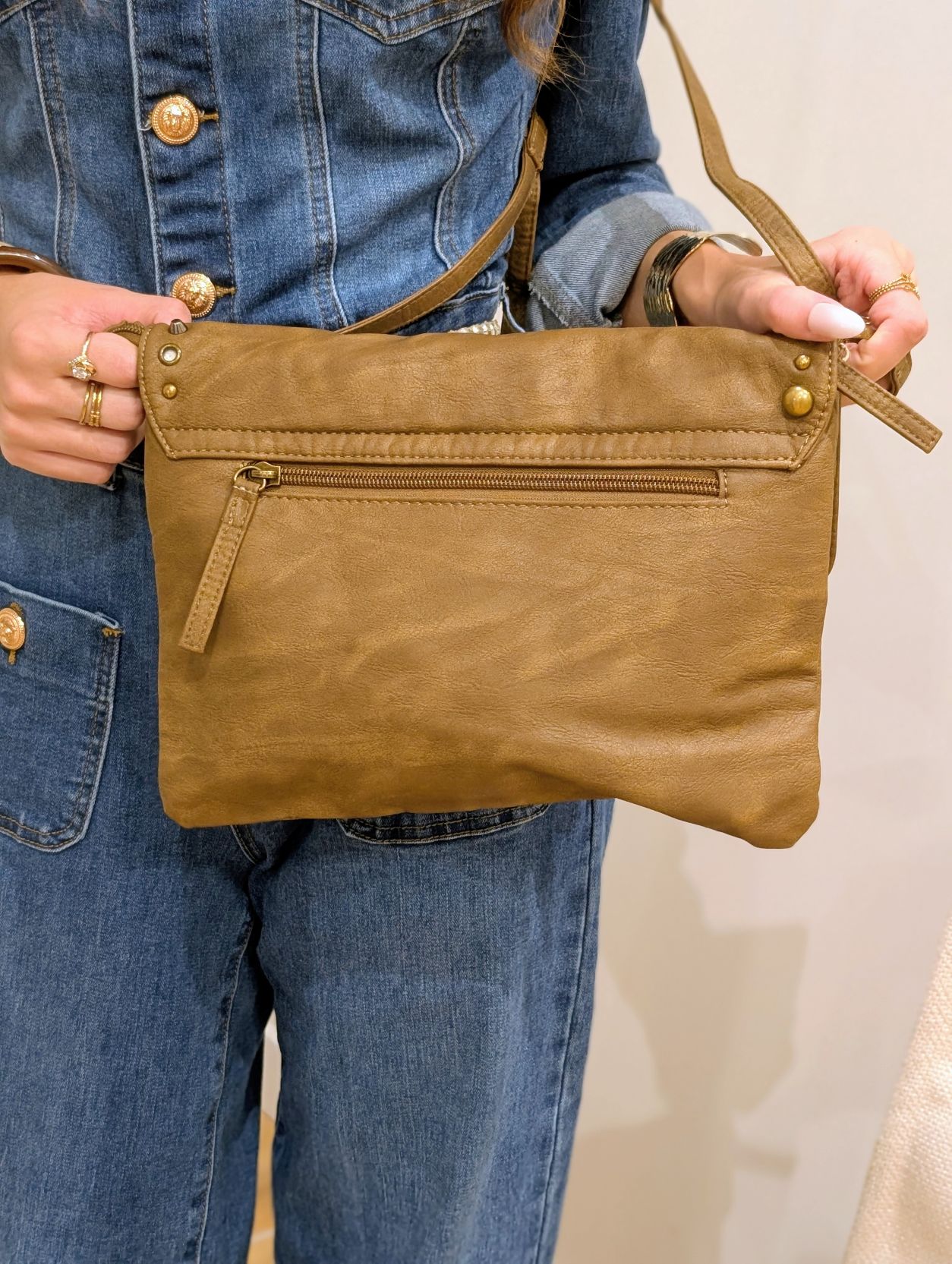 Sac Clouté Taupe – Image 3
