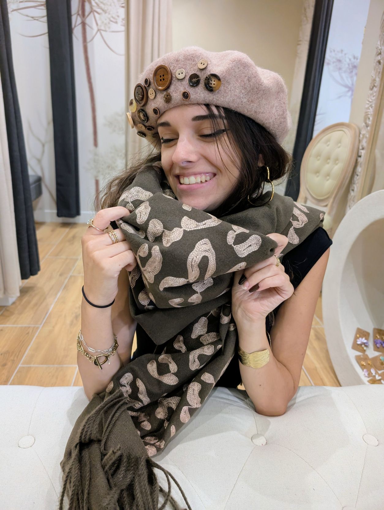 Echarpe Brown Motif – Image 3
